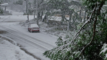 Καιρός: Σε πλήρη εξέλιξη η κακοκαιρία «Κάρμελ» - Δείτε live 