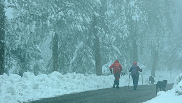 Καιρός: Live η ψυχρή εισβολή της κακοκαιρίας Κάρμελ - Δείτε πού χιονίζει και ποιοι δρόμοι είναι κλειστοί 