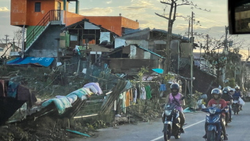 Φιλιππίνες: Ανέβηκε στους 75 ο απολογισμός των νεκρών από τον τυφώνα «Ράι» (βίντεο)