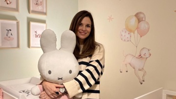 Ευγενία Δημητροπούλου για την υιοθεσία: «Την είδαμε και έλεγα “έγινα μάνα”»