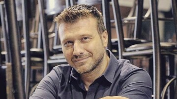 Γιάννης Πλούταρχος: «Είχα μία λίστα με 17 προτεινόμενα επίθετα, διάλεξα το Πλούταρχος, γιατί αυτό έμεινε τελευταίο»