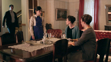 «Άγριες Μέλισσες»: Η Βιολέτα φέρνει δυσάρεστα νέα στις αδερφές Σταμίρη