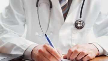 Πανελλήνιος Ιατρικός Σύλλογος: Αντιδράσεις για τη συνταγογράφηση στους ανασφάλιστους μόνο από γιατρούς του δημοσίου 