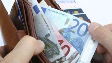 Εβδομάδα πληρωμών: Πότε «μπαίνουν» στους λογαριασμούς έκτακτο μέρισμα €250 και επίδομα θέρμανσης