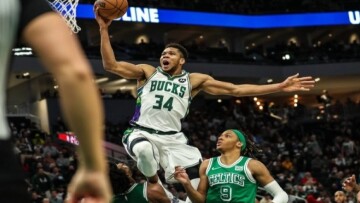 Aντετοκούνμπο: Ρεκόρ 25ετίας τα Χριστούγεννα και ανάρτηση με πόστερ