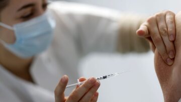 Μετάλλαξη Omicron: Πόσο αποτελεσματικά είναι τα εμβόλια έναντι του νέου στελέχους - Νέες μελέτες 