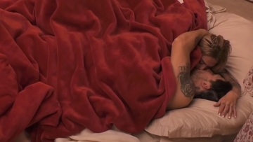 Η Αγγελική Ηλιάδη μιλά για τα φιλιά κάτω από την κουβέρτα: Ό,τι γουστάρω, το κάνω