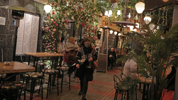 Τα 21.657 κρούσματα πριν το ρεβεγιόν επιταχύνουν τα νέα μέτρα για τον κορωνοϊό