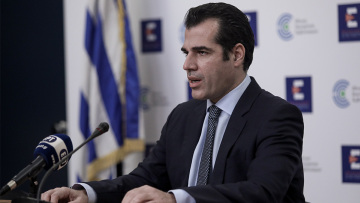 Νέα μέτρα - Πλεύρης: Έως τις 12:00, χωρίς μουσική και με καθήμενους η εστίαση - Μέχρι τις 2:00 το ρεβεγιόν