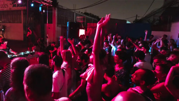 Μετάλλαξη Omicron - Νέα μέτρα: Πρόστιμο 50.000 ευρώ για ιδιωτικά οργανωμένα πάρτι