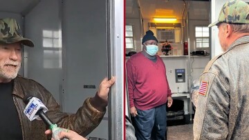 Ο Άρνολντ Σβαρτσενέγκερ δώρισε οικίσκους σε άστεγους βετεράνους 