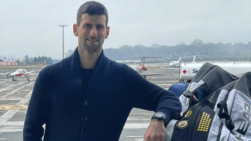 Ο Τζόκοβιτς απειλεί να κινηθεί νομικά μετά την άρνηση βίζας που τον κρατάει... αιχμάλωτο στη Μελβούρνη