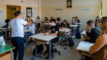 Ιταλία: Τα σχολεία θα ξανανοίξουν μετά από τα Φώτα, με αυξημένα μέτρα πρόληψης
