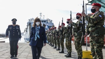 Σακελλαροπούλου από την Γαύδο: Είμαστε κοντά στους νησιώτες - Φυλάσσουν τα σύνορα της Ελλάδας και της Ευρώπης