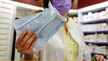 Δωρεάν self test: Υπάρχει απόθεμα για όλους τους δικαιούχους, διαβεβαιώνει η κυβέρνηση