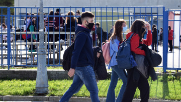 Με σελφ τεστ η επιστροφή των μαθητών αύριο Δευτέρα στα σχολεία αλλά και με στάση εργασίας από την ΟΛΜΕ  