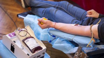 Εθελοντική αιμοδοσία: Καταργείται ο αποκλεισμός των ομοφυλόφιλων