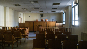 Μητέρα κατέθεσε αγωγή σε βάρος του αντιεμβολιαστή συζύγου της για την επιμέλεια των παιδιών