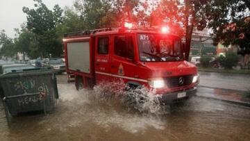 Κακοκαιρία «Διομήδης»: 142 κλήσεις στην Πυροσβεστική για αντλήσεις υδάτων, κοπές δέντρων και απεγκλωβισμούς