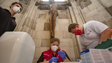 Υπερψηφίστηκε από το αυστριακό κοινοβούλιο ο υποχρεωτικός εμβολιασμός των ενηλίκων