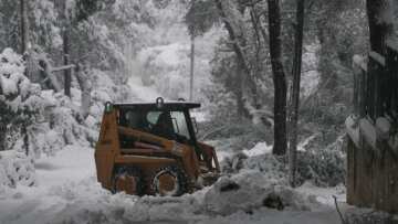 Κακοκαιρία «Ελπίς»-Χιόνια στην Αθήνα: Σε ποιες περιοχές υπάρχουν διακοπές ρεύματος