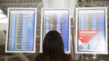 «Ελ. Βενιζέλος»-Χιόνια: Αρχισαν ξανά πτήσεις - Συνεχείς εκχιονισμοί των διαδρόμων