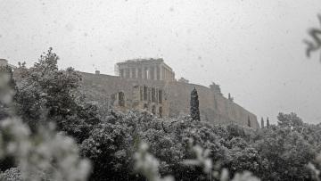 Κακοκαιρία «Ελπίς»: Οι χιονοκαταιγίδες θα ενταθούν στην Αττική τη νύχτα, τι προβλέπουν για τις επόμενες ώρες Καλλιάνος - Λαγουβάρδος 