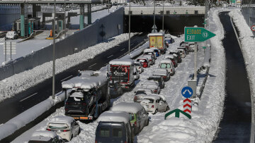 Χιόνια στην Αθήνα: Η πρώτη ομαδική αγωγή κατά της Αττικής Οδού - Οκτώ πολίτες ζητούν €128.000