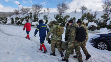 Κακοκαιρία «Ελπίς»: Οι Ένοπλες δυνάμεις βοηθούν στους απεγκλωβισμούς πολιτών - Δείτε φωτογραφίες και βίντεο