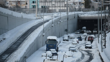 Κακοκαιρία: Σε σοβαρή κατάσταση ο 62χρονος που υπέστη έμφραγμα εγκλωβισμένος στην Αττική Οδό