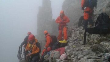 Αγωνία για τον εγκλωβισμένο ορειβάτη στο Αθαμάνιο Άρτας