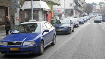Θεσσαλονίκη: Ζευγάρι λήστεψε ταξιτζή - Τον απείλησαν με μαχαίρι, τον χτύπησαν και του πήραν €500