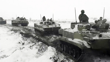 Ουκρανία: Μία «σπίθα» πριν τον πόλεμο - Η Δύση περιμένει τον Πούτιν… όσο αυτός στέλνει στρατό στα σύνορα