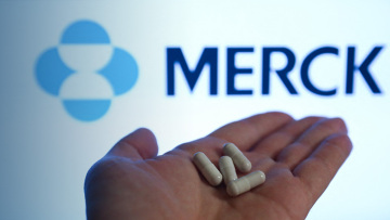 Κορωνοϊός: Από Δευτέρα η διάθεση των χαπιών της Merck - Θα έρχονται με courier στο σπίτι