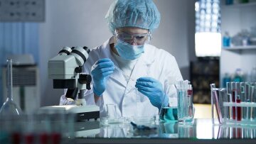 Ταχύτερη διασπορά της υποπαραλλαγής της Omicron σε σχέση με το αρχικό στέλεχος δείχνει βρετανική έρευνα