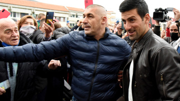 Μαυροβούνιο: Απίστευτη φιέστα για τον Τζόκοβιτς στην Μπούντβα - Χωρίς μάσκα ανάμεσα σε εκατοντάδες πολίτες ο Νόλε - Δείτε βίντεο