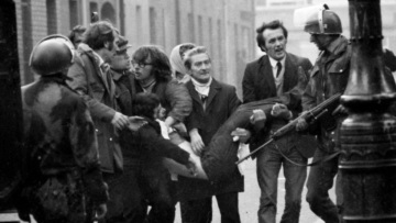 Βρετανία: Πορείες και εκδηλώσεις για τα 50 χρόνια από τη «Ματωμένη Κυριακή» του Λοντοντέρι