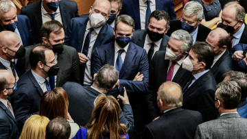 Βουλή: Απορρίφθηκε με 156 ψήφους η πρόταση δυσπιστίας - «Παρών» ο Μπογδάνος - Όλη η αντιπαράθεση Μητσοτάκη με Τσίπρα