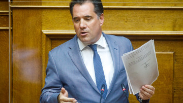 Ο Άδωνις έδωσε στη Βουλή τη σελίδα που «έλειπε» από την πράξη αρχειοθέτησης και εξερράγη: «Τι άλλο θέλετε από μένα;»