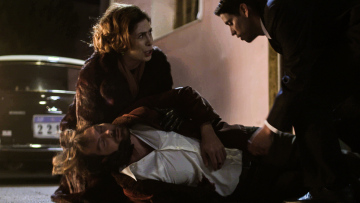 Στις «Άγριες Μέλισσες» ο Κωνσταντής μεταφέρεται εσπευσμένα στο νοσοκομείο και δίνει μάχη για τη ζωή του