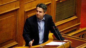 Οδυσσέας Κωνσταντινόπουλος: «Ο Τσίπρας δεν είναι απλός πελάτης του Μητσοτάκη, είναι μέγας χορηγός του»