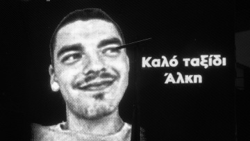 Ραγίζει καρδιές η παρέα του Άλκη: «Η μάνα σου έχασε έναν γιο, σήμερα έχει άλλους οκτώ»