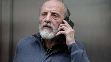 «Αν δεν αποδειχθούν αθώοι, θα βρω τρόπο να πιω καφέ μαζί τους», λέει ο Μάνος Βακούσης