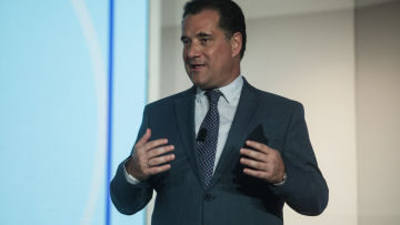 Γεωργιάδης: Οι Έλληνες να πάρουν κάθε είδους μέτρο για να μειώσουν την κατανάλωση ρεύματος