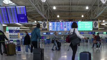 Χωρίς τεστ από σήμερα η είσοδος στην Ελλάδα για ταξιδιώτες με ευρωπαϊκό πιστοποιητικό