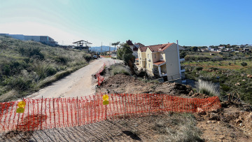  «Βουλιάζουν» τα δύο σπίτια στο Νέο Βουτζά - Πώς φτάσαμε στην κατολίσθηση 