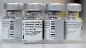 Εμβόλιο Pfizer: Ο ΕΜΑ αξιολογεί την αίτηση για αναμνηστική δόση σε εφήβους ηλικίας 12-15 ετών