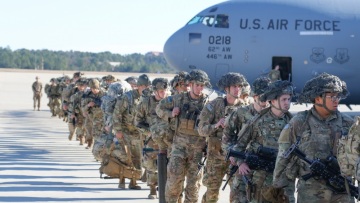 Η Ουάσινγκτον στέλνει 3.000 στρατιώτες από την 82η Αερομεταφερόμενη Ταξιαρχία στην Πολωνία