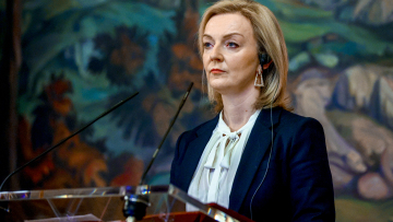 Λιζ Τρας: Η ξανθιά υπουργός Εξωτερικών της Βρετανίας που έκανε τον Σεργκέι Λαβρόφ να βγάζει καπνούς 