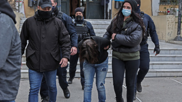 Δολοφονία στην Κυψέλη: Κατηγορούμενοι για ανθρωποκτονία από κοινού η μητέρα του 7χρονου και ο Πολωνός σύντροφός της